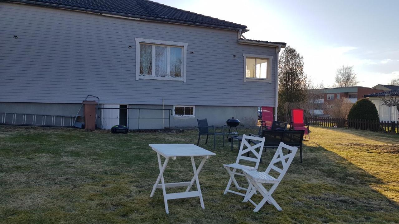 Trevligt Hus Med Egen Gard Och Fri Wifi, Emmaboda Kommun, Lindas Exterior photo